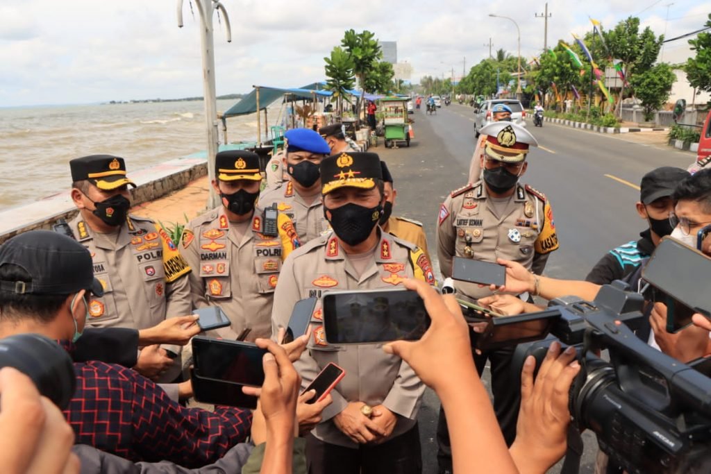 Kunker ke Tuban, Kapolda Jatim Sebut Pos Pelayanan Mudik Berikan Dampak Positif Kepala Kepolisian Daerah Jawa timur (Kapolda Jatim) Irjen Pol Nico Afinta melaksanakan pengecekan Pos pelayanan di Tuban, Senin (09/05) kemarin.