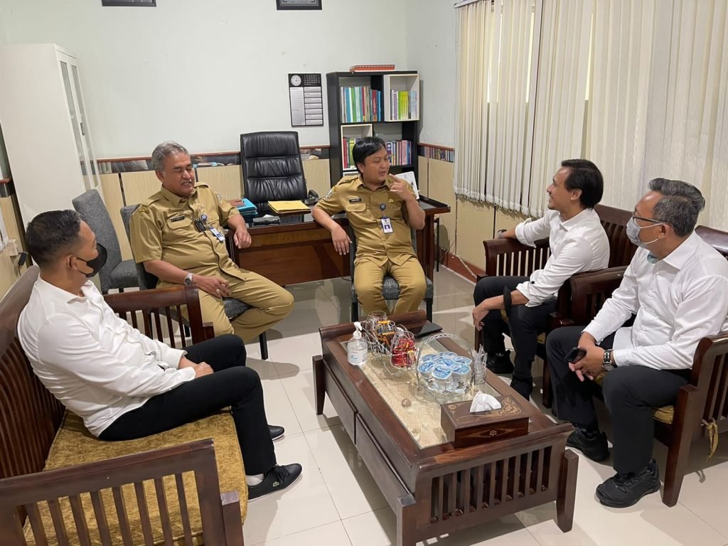 Satgas Pangan Polda Jatim Siapkan Langkah Strategis Antisipasi PMK pada Hewan Ternak Tim Satgas Pangan Polda Jatim secara intensif terus melakukan koordinasi dengan beberapa dinas terkait dalam mengantisipasi penyebaran virus Penyakit Mulut dan Kuku (PMK) pada hewan ternak