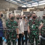 Jalin Kemitraan, Pangdam V Brawijaya Bersama Kapolres Malang Kunjungi Pabrik Furniture
