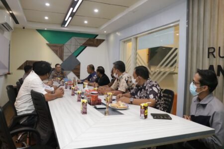 Silaturahmi, Kapolres Malang Ajak Asosiasi Kontraktor dan Jasa Kontruksi Bersinergi Kapolres Malang AKBP Ferli Hidayat silaturahmi dengan Asosiasi Kontraktor dan Jasa Konstruksi Kabupaten Malang, Selasa (17/05/2022)