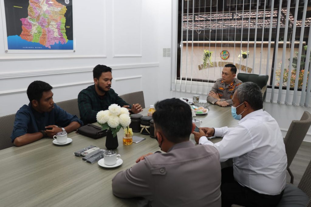 Perkuat Harkamtibnas, Kapolres Malang Ajak HMI Cabang Malang Bersinergi Kapolres Malang bersama Pengurus HMI Cabang Malang