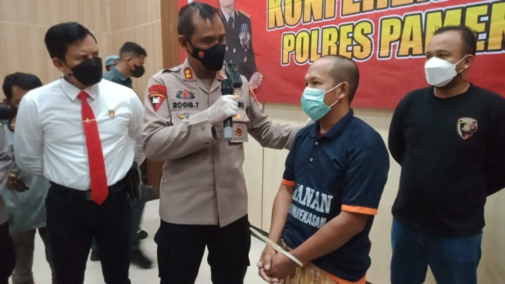 Polres Pamekasan Berhasil Amankan Pelaku Pembunuhan di Desa Bangkes Konferensi pers yang digelar oleh Polres Pamekasan