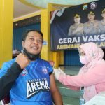 Aremania Antusias Ikuti Vaksinasi Jelang Laga Uji Coba Kontra PSIS