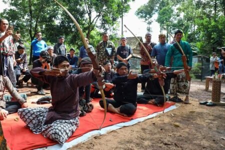 Kenalkan Sport Tourism, Disporapar Jateng Ajak Pegiat Event Olahraga Mengenal Jemparingan Dinas Kepemudaan, Olahraga dan Pariwisata (Disporapar) Jateng mengajak pegiat event, guru olahraga dan pengelola obyek wisata mengenal jemparingan