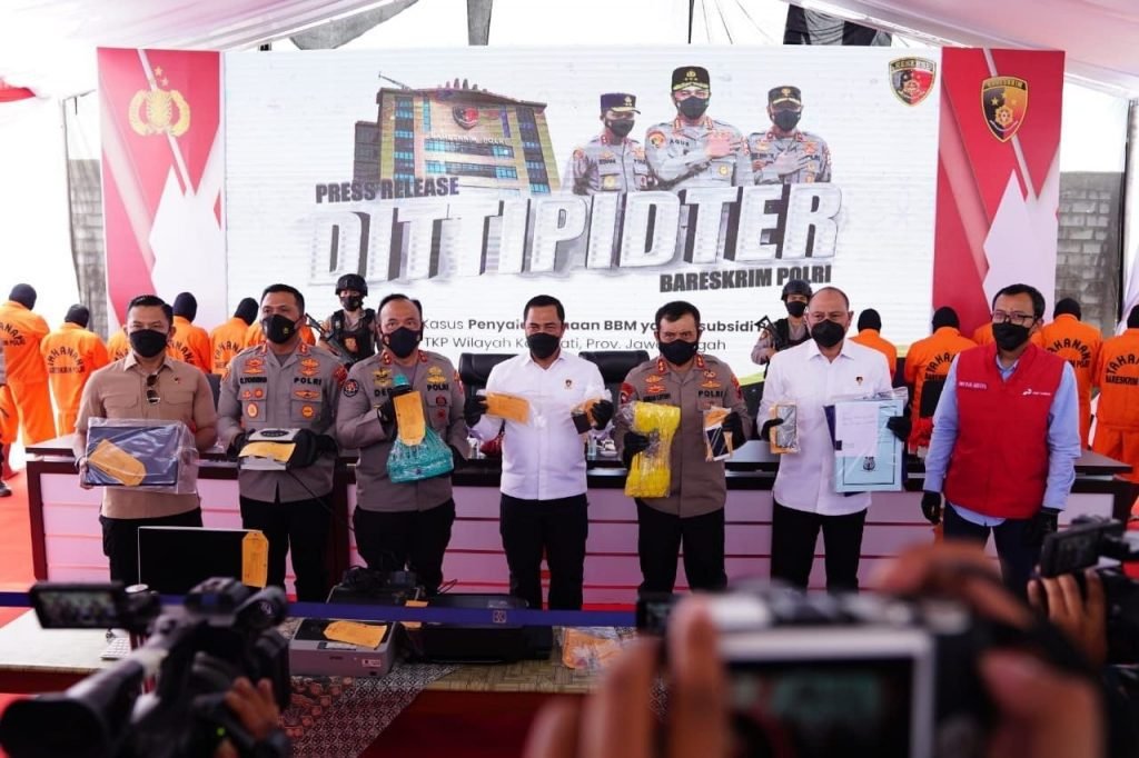 Bareskrim Polri Ungkap Kasus Penyalahgunaan BBM Bersubsidi di Pati konferensi pers Bareskrim Polri dalam kasus penyalahgunaan BMM subsidi di Pati
