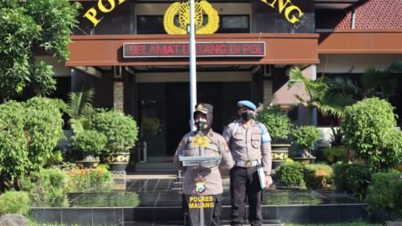 Polres Malang Komitmen Jaga Predikat WBK WBBM Kabag Ren Polres Malang Kompol Nunung Anggraeni beri arahan kerja pada saat Apel Pagi agar tetap menjaga predikat Wilayah Bebas dari Korupsi (WBK) dan Wilayah Birokrasi Bersih dan Melayani (WBBM)