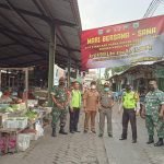 Jaga Stabilkan Harga Migor, Polres Malang Pasang Banner Imbauan di Pasar