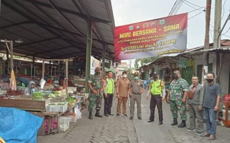 Jaga Stabilkan Harga Migor, Polres Malang Pasang Banner Imbauan di Pasar Banner imbauan jaga stabilitas harga minyak goreng