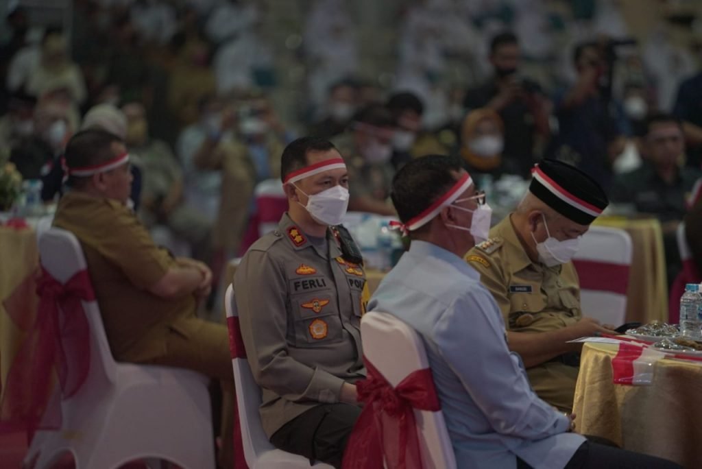 Deklarasi Anti Narkoba, Forkopimda Jatim Dukung Pemberantasan Narkoba Suasana Deklarasi Anti Narkoba dan Cinta NKRI oleh Forkompimda Jawa Timur dan jajarannya