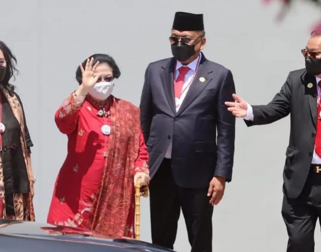 Deretan Gelar Kehormatan Megawati Mulai Doktor hingga Profesor Megawati Soekarnoputri saat menghadiri pelantikan Presiden Korea Selatan / Instagram Megawati Soekarnoputri