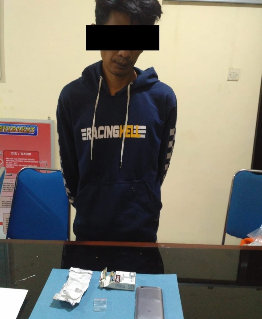 Polsek Wagir Amankan Pria Mencurigakan Pinggir Jalan, Ternyata Bawa Sabu Tersangka (WS) warga Desa Kasembon RT11/RW02, Kecamatan Bululawang Kabupaten Malang