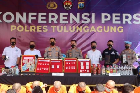 Sat Resnarkoba Polres Tulungagung Berhasil Ungkap 31 Kasus Narkotika Selama 2 Bulan Satuan Reserse Narkoba (Sat Resnarkoba) Polres Tulungagung berhasil mengungkap 31 kasus Narkotika