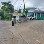 Cegah Penyebaran PMK, Petugas Gabungan dari Muspika Singosari Jaga Pasar Hewan