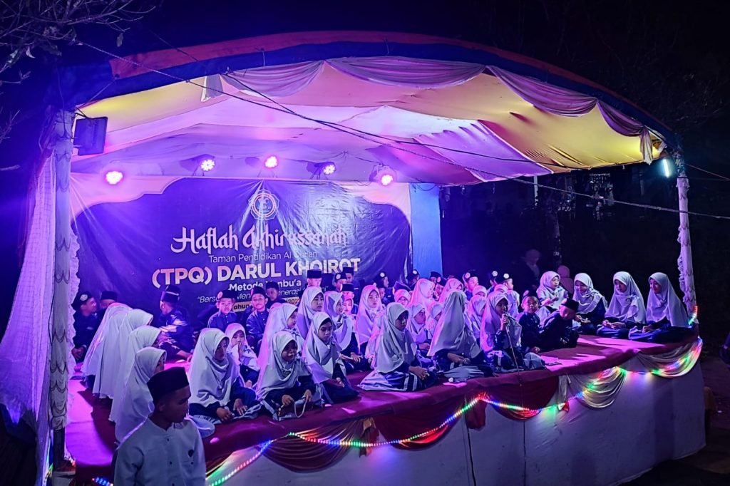 Mengenal TPQ Darul Khoirot Sumbermanjing Wetan Malang Foto utama : Haflah Akhirussanah TPQ Darul Khoirot Sumbermanjing Wetan Kabupaten Malang