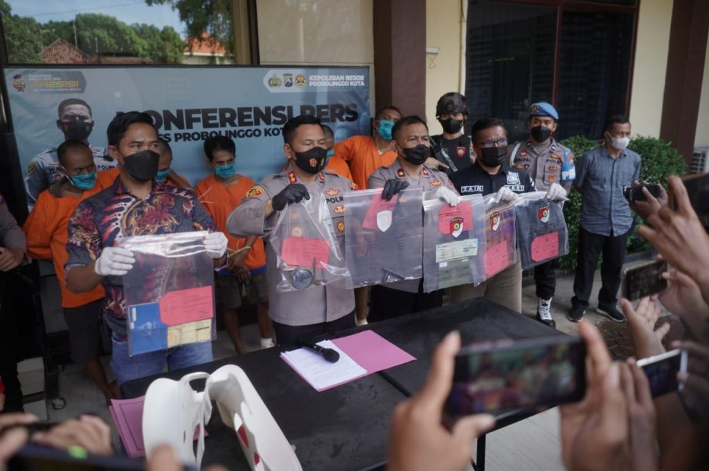 Polres Probolinggo Kota Berhasil Mengamankan Jaringan Curamor Polres Probolinggo Kota saat melakukan konferensi pers terkait jaringan curamor