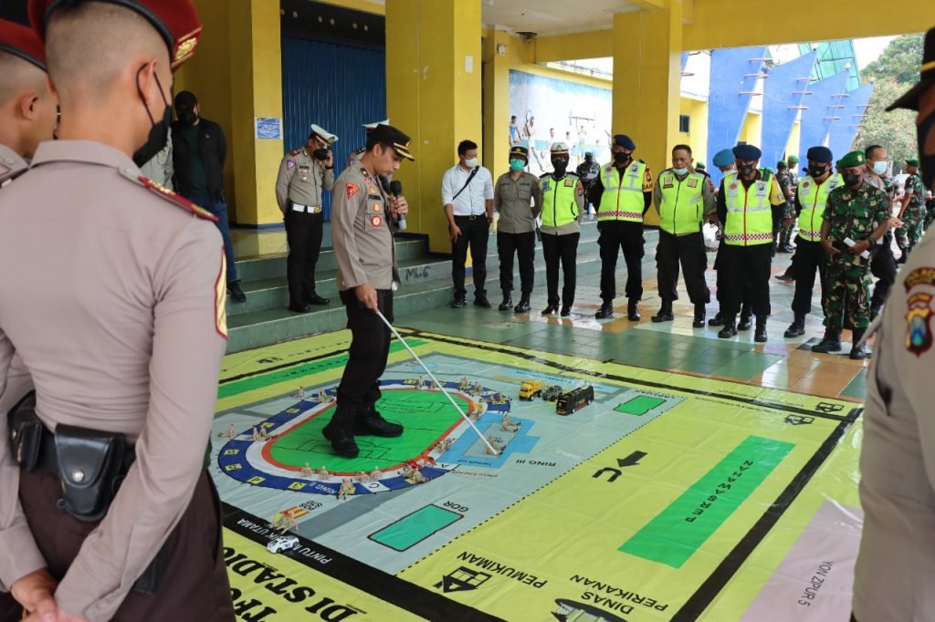 Polres Malang Komitmen Optimalkan Pengamanan Laga Piala Presiden Jajaran Polres Malang kembali menggelar pengamanan pada laga kedua di grup D Piala Presiden 2022