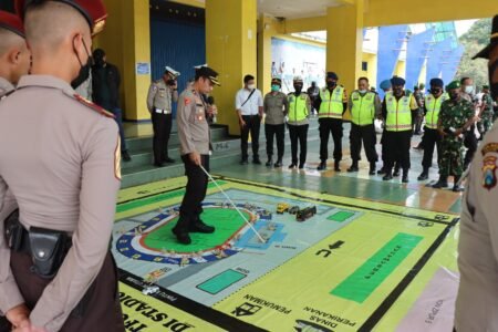 Polres Malang Komitmen Optimalkan Pengamanan Laga Piala Presiden Jajaran Polres Malang kembali menggelar pengamanan pada laga kedua di grup D Piala Presiden 2022