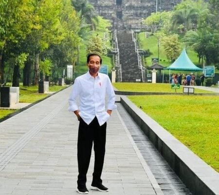 Pemerintah Batalkan Kenaikan Harga Tiket Candi Borobudur, Ada Batasan Kuota Kunjungan Presiden Joko Widodo saat berada di Kawasan Wisata Candi Borobudur / @Jokowi