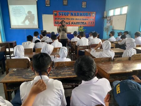 Polres Malang Lakukan Binluh Cegah Kasus Bullying di Lingkungan Sekolah Polres Malang melalui Polsek Bululawang lakukan Binluh cegah Bullying di sekolah