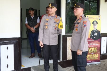 Kapolres Malang Kunjungi Polsek Tirtoyudo Membahas Penerapan Prokes Covid-19 Kapolres Malang saat mengunjungi Polsek Tirtoyudo