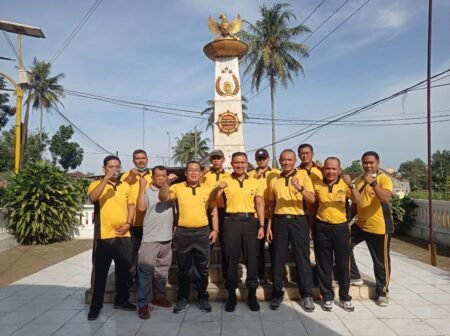 Sambut HUT Bhayangkara Ke-76, Polres Malang Bersihkan Monumen Tugu Brimob Menjelang Hari Ulang Tahun Bhayangkara Ke-76, Polres Malang bersihkan Monumen Tugu Brimob yang bertempat di Desa Putat Kidul, Kecamatan Gondanglegi, Kabupaten Malang