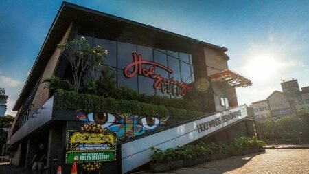Gubernur Anies Resmi Cabut Izin Usaha Seluruh Holywings di Jakarta Holywings Kalapa Gading / Tribunnews
