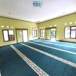 YDSF Salurkan Karpet untuk Musholla di Kecamatan Pronojiwo Pasca Erupsi Semeru