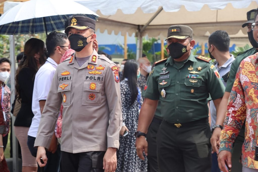 Forkopimda Kabupaten Malang Dampingi Menteri Investasi/Kepala BKPM Resmikan PT. Smoore Technology Indonesia Kapolres Malang, AKBP Ferli Hidayat bersama Wakil Bupati Malang, Didik Gatot Subroto dan Dandim 0818 Malang-Batu Letkol Inf Taufik Hidayat menghadiri acara peresmian PT. Smoore Technology Indonesia bersama Menteri Investasi/Kepala Badan Koordinasi Penanaman Modal (BKPM) RI, Bahlil Lahadalia