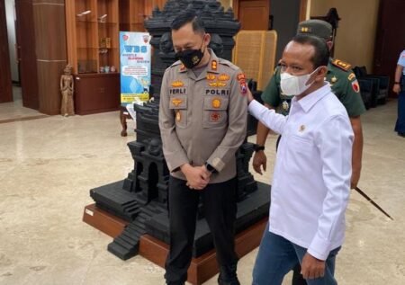 Kapolres Malang Sambut Kedatangan Menteri Investasi/Kepala BKPM RI Kapolres Malang, AKBP Ferli Hidayat sambut kedatangan Menteri Investasi/Kepala Badan Koordinasi Penanaman Modal (BKPM) Republik Indonesia, Bahlil Lahadalia