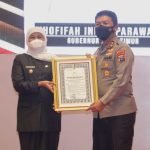 Gubernur Jatim Terima Penganugrahan Pin Emas dan Penghargaan dari Kapolri