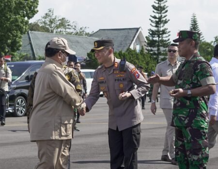 Kapolres Malang Sambut Kedatangan Menhan Prabowo Subianto Kalolres Malang AKBP Ferli Hidayat sambut kedatangan Menhan Prabowo