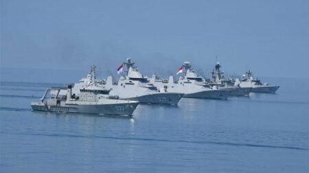 Deretan Negara dengan Angkatan Laut Paling Disegani Dunia, Indonesia Masuk? Sejumlah kapal perang Republik Indonesia (KRI) yang tergabung dalam Latihan Operasi Amfibi (Latopsfib) TNI Angkatan Laut (AL) 202i di Dabo Singkep, Kepulauan Riau / TNI