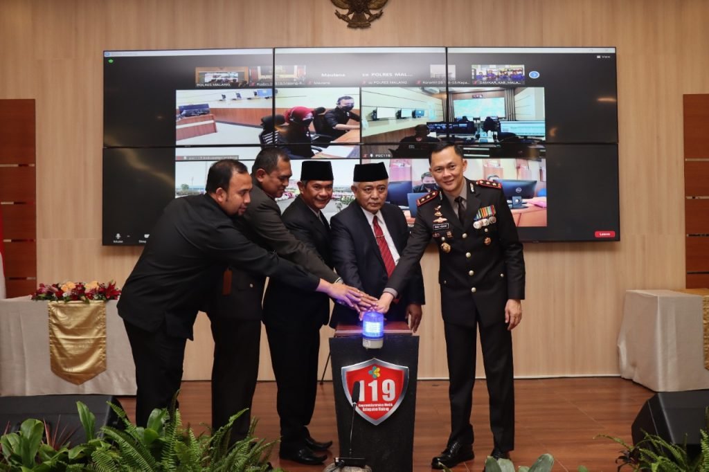 Forkopimda Kabupaten Malang Launching Public Safety Center (PSC) 119 Kapolres Malang AKBP Ferli Hidayat bersama Jajaran Forkopimda Kabupaten Malang melaunching Aplikasi pelayanan gawat darurat secara cepat, tepat dan cermat bagi masyarakat yang bernama Public Safety Center (PSC) 119