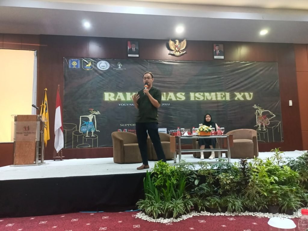 Gelar Rakernas, ISMEI Suarakan Stop Investasi Batu Bara dan Bahan Bakar Fosil Ikatan Senat Mahasiswa Ekonomi Indonesia (ISMEI) mengadakan Rapat kerja Nasional (RAKERNAS) XV di UII Yogyakarta