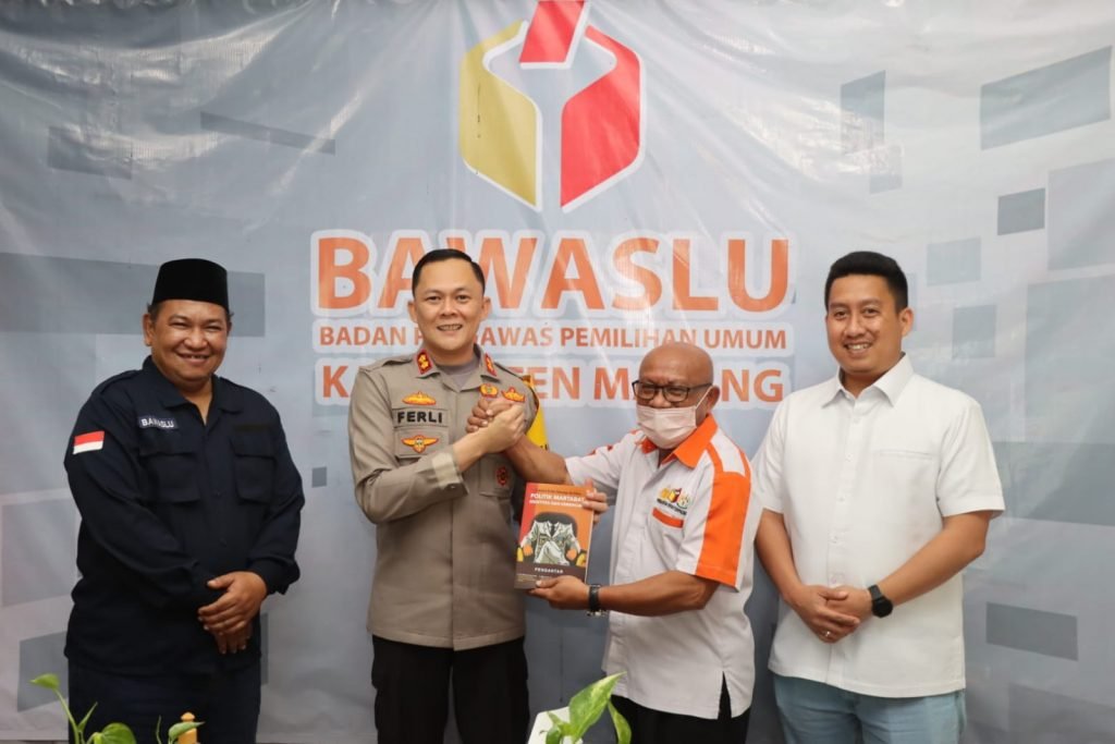 Jelang Pemilu 2024, Kapolres Malang Kunjungi Kantor Bawaslu Kabupaten Malang Kunjungan kerja Kapolres Malang AKBP Ferli Hidayat ke Kantor Bawaslu Kabupaten Malang