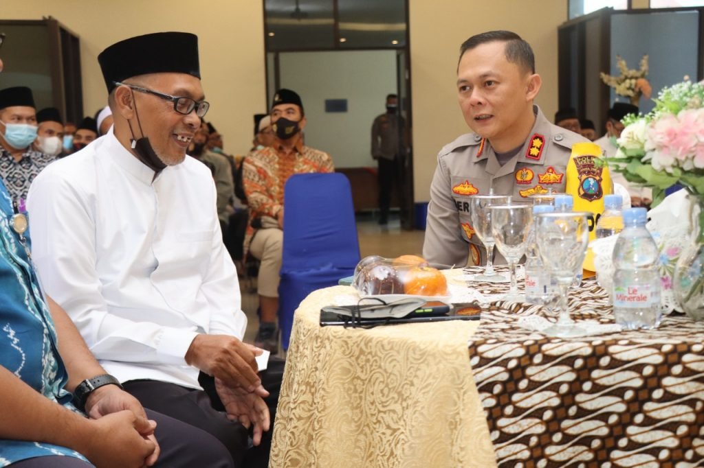 Rangkul Takmir Masjid, Polres Malang Gelar Forum Silaturahmi Kamtibmas Forum Silaturahmi Polres Malang dan Takmir masjid untuk menjaga kondusifitas Kamtibmas jelang hari raya idul adha