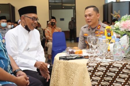 Rangkul Takmir Masjid, Polres Malang Gelar Forum Silaturahmi Kamtibmas Forum Silaturahmi Polres Malang dan Takmir masjid untuk menjaga kondusifitas Kamtibmas jelang hari raya idul adha