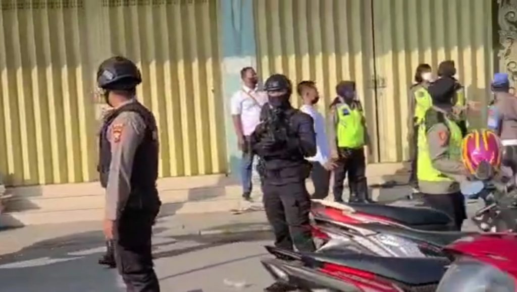 Tersangka Dugaan Pencabulan Ponpes Jombang Akhirnya Menyerahkan Diri Proses penjemputan tersangka kasus dugaan pencabulan santriwati di Ponpes Jombang