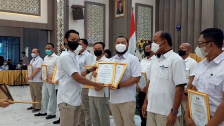 Ops Pekat Semeru 2022, Polres Malang Raih Ranking 1 Ungkap Kasus Terbanyak Kasat Reserse Narkoba Polres Malang AKP Harjanto Mukti Eko Utomo menerima penghargaan dari Direktorat Narkoba Polda Jatim sebagai Ranking 1 perihal Ungkap Kasus terbanyak