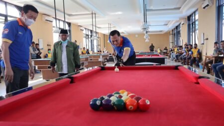 Kapolres Malang Resmikan Turnamen Billiard Kapolres Malang Cup 2022 Kapolres Malang AKBP Ferli Hidayat meresmikan secara langsung Turnamen Biliard Kapores Malang Cup Tahun 2022