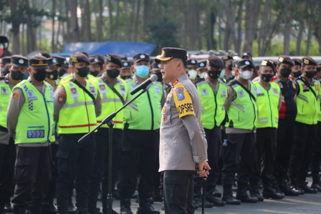 Kapolres Malang Pimpin Pengamanan Laga Big Match Arema FC VS PSIS Kapolres Malang, AKBP Ferli Hidayat bersama Dandim 0818 Malang-Batu, Letkol Inf Taufik Hidayat pimpin langsung pengamanan laga Big Match antara Arema FC vs PSIS Semarang