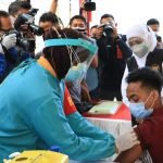 Gubernur Khofifah Pastikan Vaksinasi Dosis Keempat Bagi Nakes Segera Dimulai