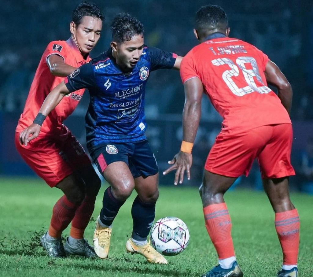 Leg Pertama Final Piala Presiden: Arema FC Kalahkan Borneo FC Arema FC sukses mengalahkan Borneo FC dalam laga leg pertama final Piala Presiden 2022 di Stadion Kanjuruhan Malang / aremafcofficial