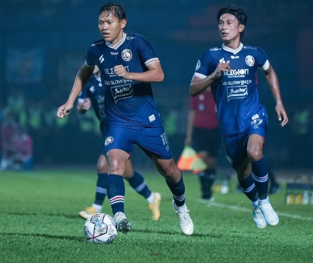 Berhasil Come Back, Arema FC kalahkan PSIS Semarang di Liga 1 Pemain Arema FC mencoba menembus pertahanan PSIS Semarang / Aremafcofficial
