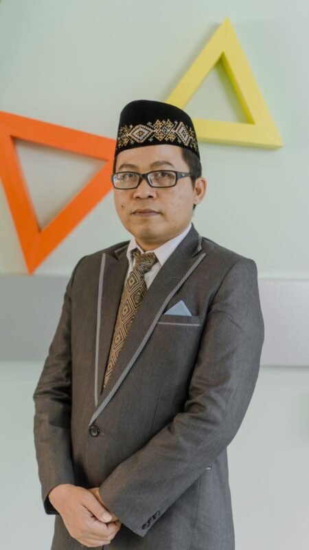 Pentingnya Sosok Teladan Dalam Proses Pendidikan Sebuah Opini Hasan Asy’ari, S.Pd I
