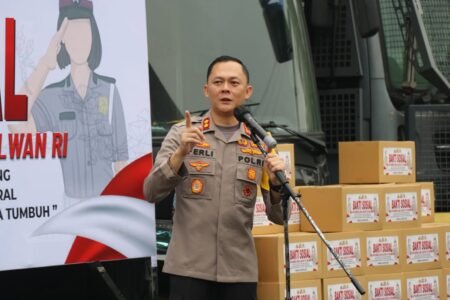 Peringati Hari Jadi Polwan Ke-74, Polres Malang Gelar Bakti Sosial Kapolres Malang AKBP Ferli Hidayat saat membuka baksos polres malang Peringatan Hari Jadi Polisi Wanita (Polwan) Republik Indonesia Ke - 74 tahun 2022
