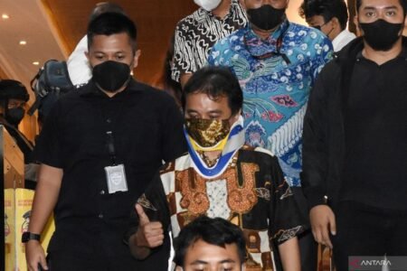Roy Suryo Ditahan Terkait Kasus Meme Candi Borobudur dan Presiden Jokowi Polda Metro Jaya tahan Roy Suryo soal kasus meme Candi Borobudur