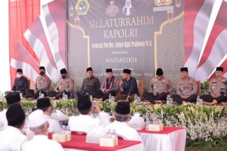 Silaturahmi dengan Masyayikh Ponpes Al Falah Ploso Kediri, Ini Pesan Kapolri Kapolri Jenderal Listyo Sigit Prabowo bersilaturahmi bersama Masyayikh dan sesepuh serta pengasuh Pondok Pesantren (Ponpes) Al Falah Ploso