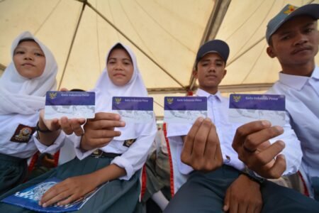 Beasiswa PIP Kemendikbud, Kriteria Penerima, dan Cara Lihat Daftar Penerima Ilustrasi penerima beasiswa PIP Kemendikbud/ Antara