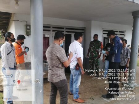 Polres Malang Selidiki Kasus Miras yang Menyebabkan Kematian di Wonosari Kapolres Malang AKBP Ferli Hidayat SH SIK MH melalui Kapolsek Wonosari, AKP Anwari Sidik dan Anggota jajaran Polsek Wonosari segera menyelidiki kasus kematian warga dan secepatnya menyita Miras tanpa merk